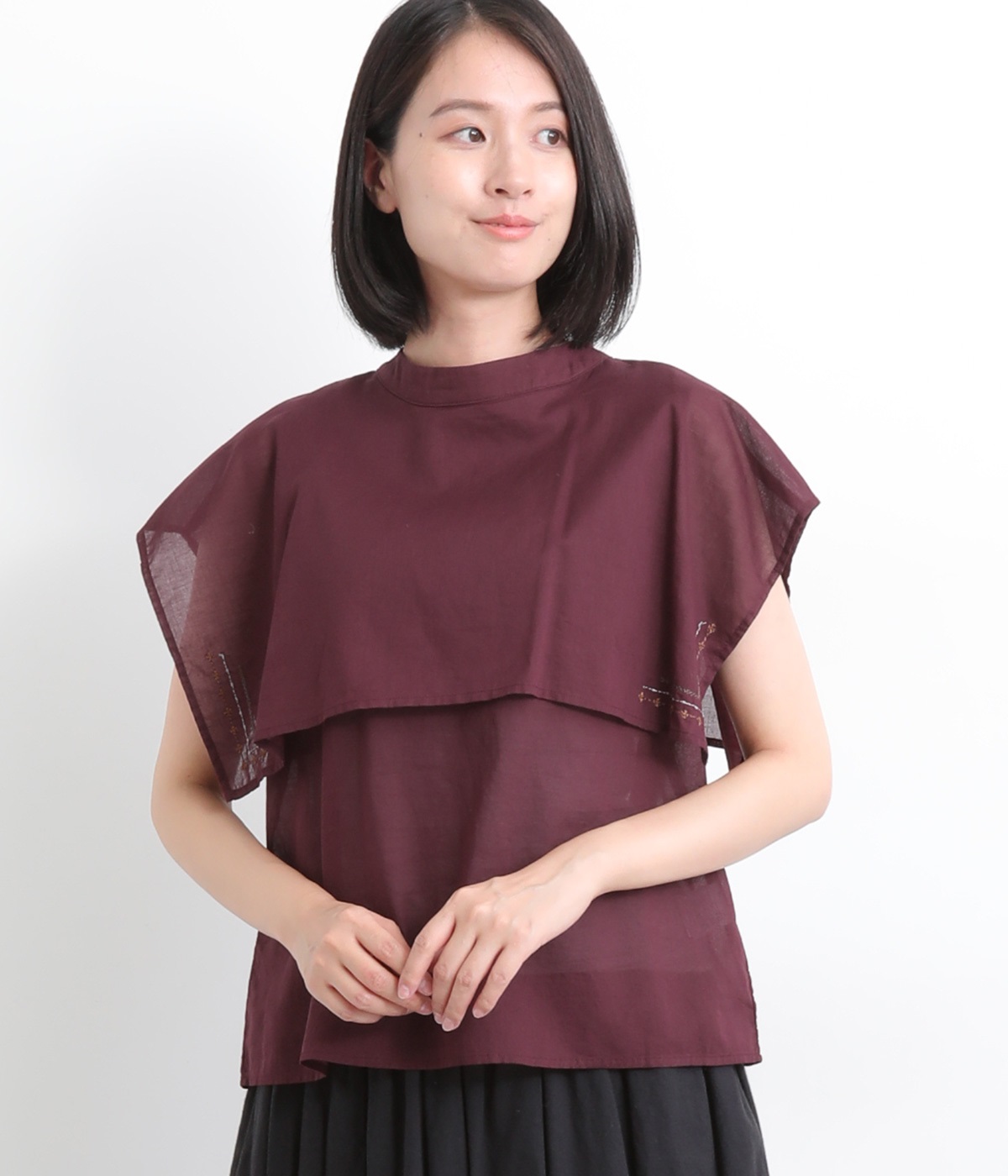 コットン手仕事刺繍入りケープブラウス(ボルドー-L)