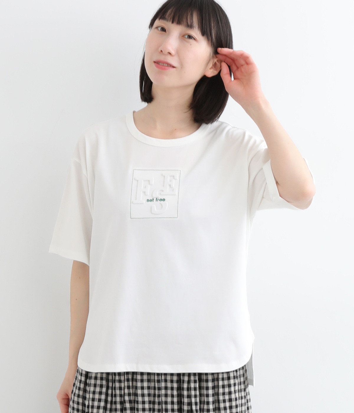エンボスロゴTシャツ(オフホワイト-L)