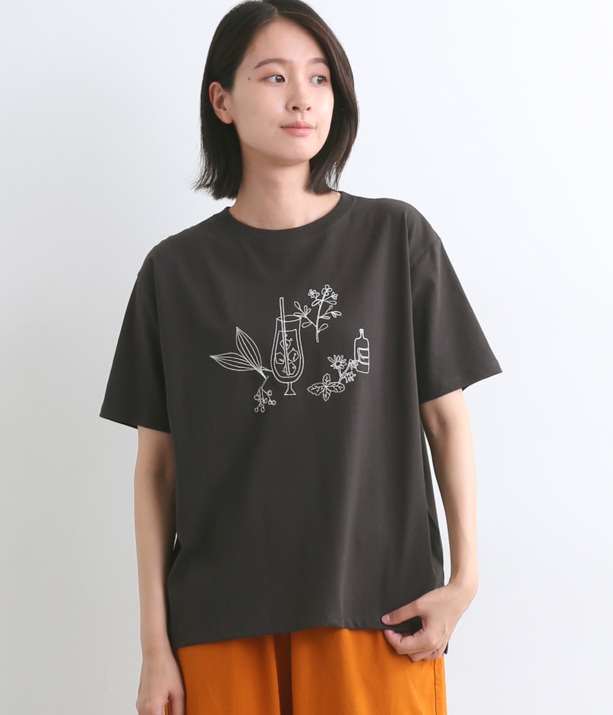 コットン天竺リキュール刺繍Tシャツ(チャコール-L)