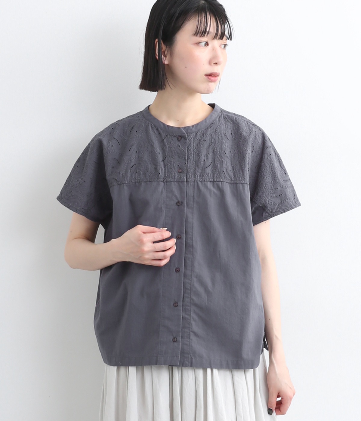 コットンブロードコットンローン刺繍平織りエンブロイダリー2wayブラウス(チャコール-L)