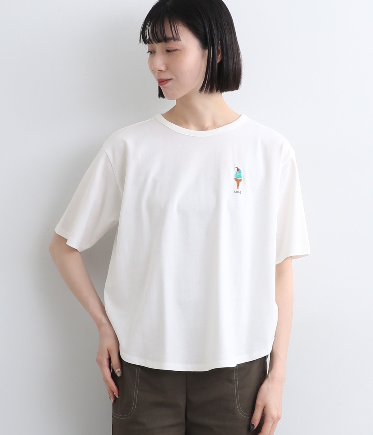 コットン天竺ワンポイント刺繍Tシャツ(オフホワイト/アイス-L)