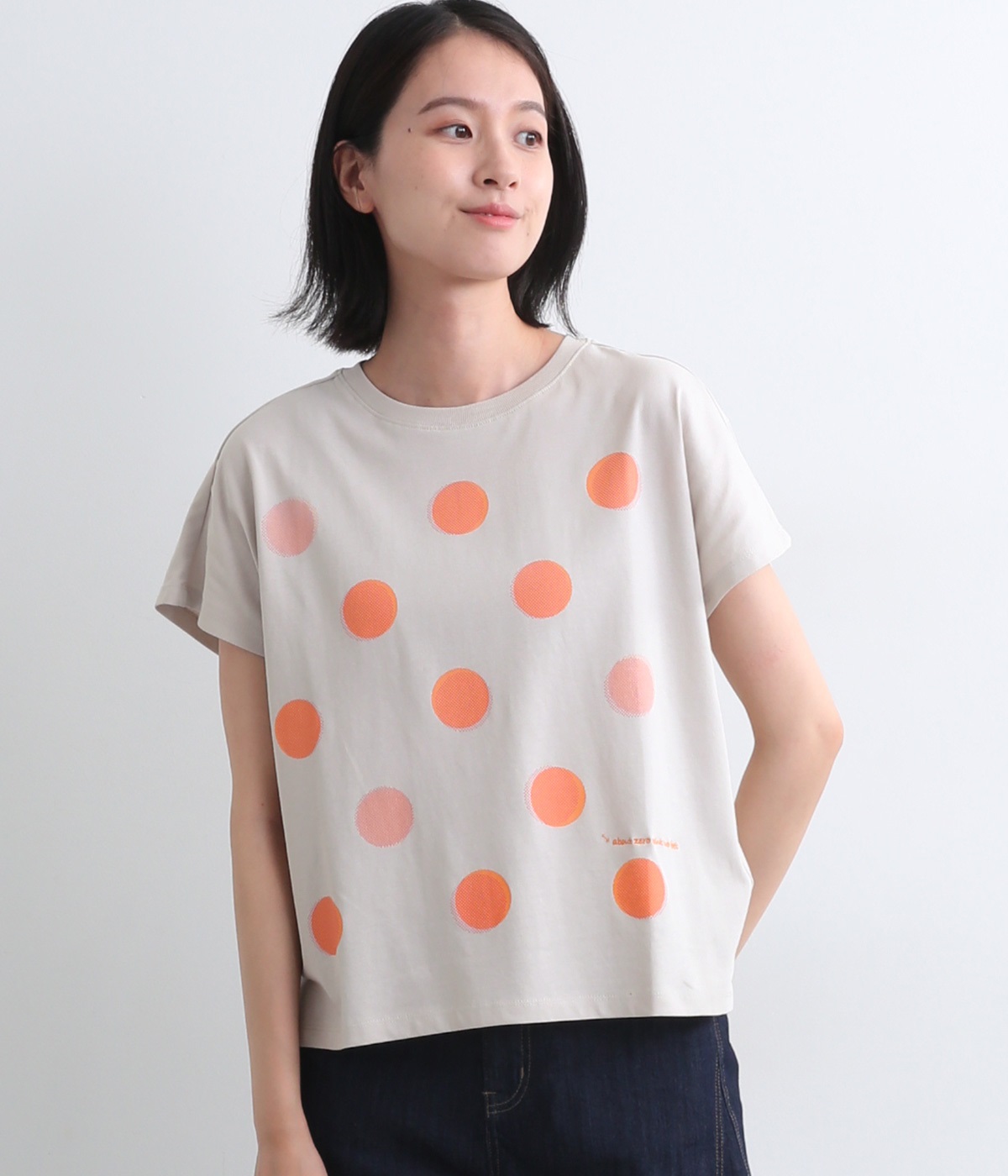 コットン天竺ドットプリント刺繍Tシャツ(グレージュ-L)