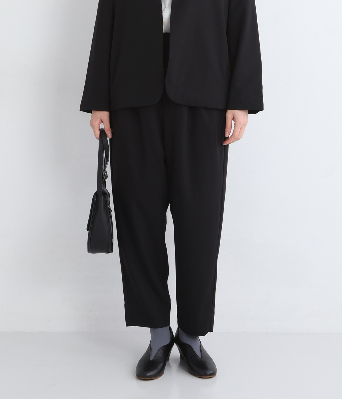ストレッチレーヨン　テーパードパンツ(ブラック-ONESIZE)