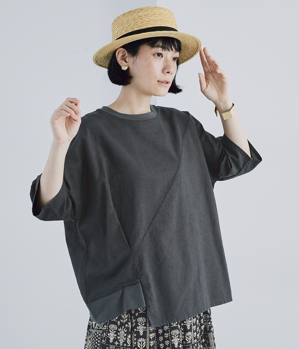 リネンコットンガーゼ　イレギュラーヘムTEE(ブラック-ONESIZE)