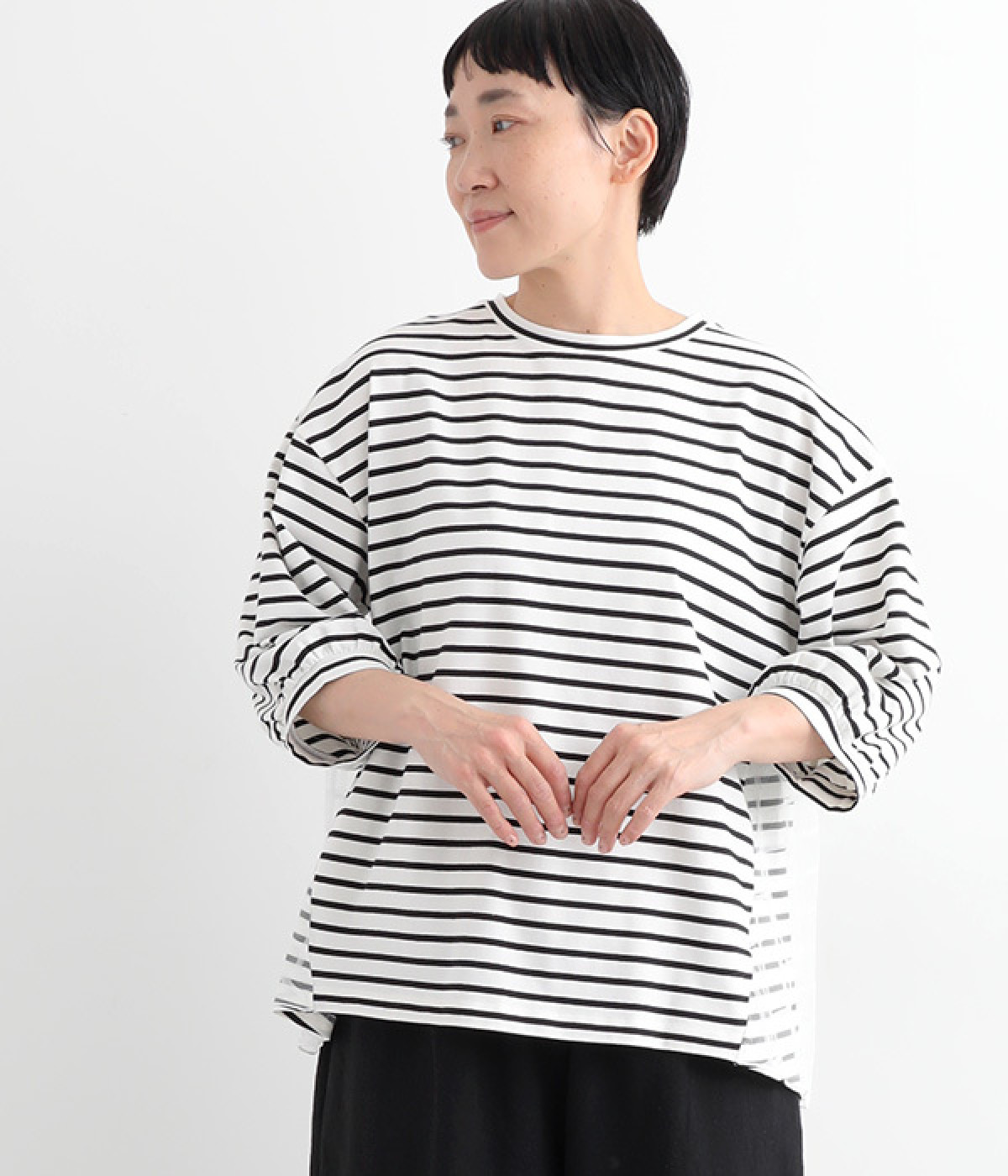 バックチュールレイヤードプルオーバー(オフ×クロボーダー-ONESIZE)