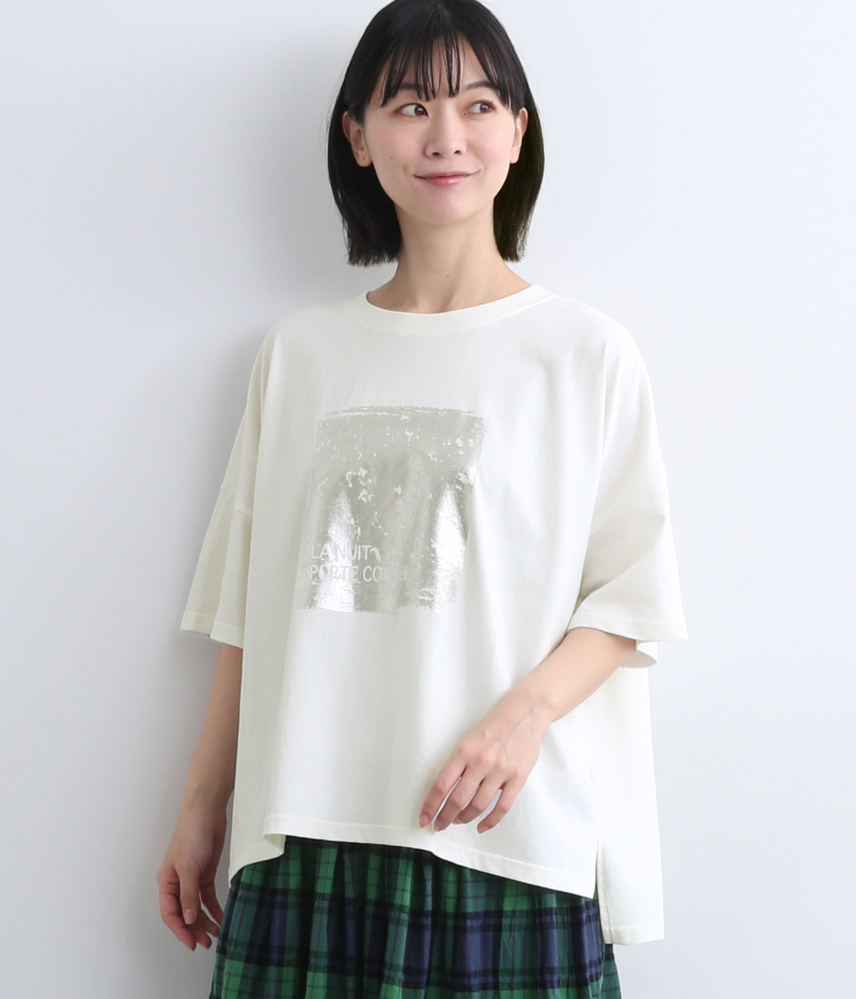 接触冷感 ワイドロゴ箔プリントTシャツ(オフホワイト-ONESIZE)
