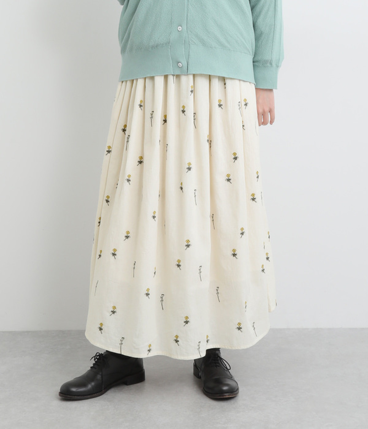 シロツメクサ刺繍ギャザースカート(キナリ-ONESIZE)
