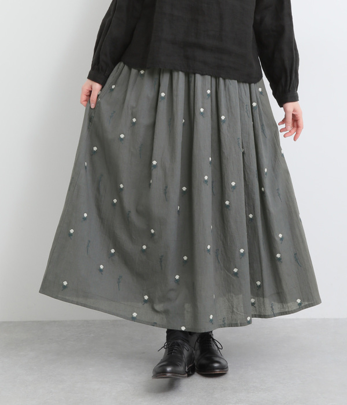 シロツメクサ刺繍ギャザースカート(ダークグレー-ONESIZE)