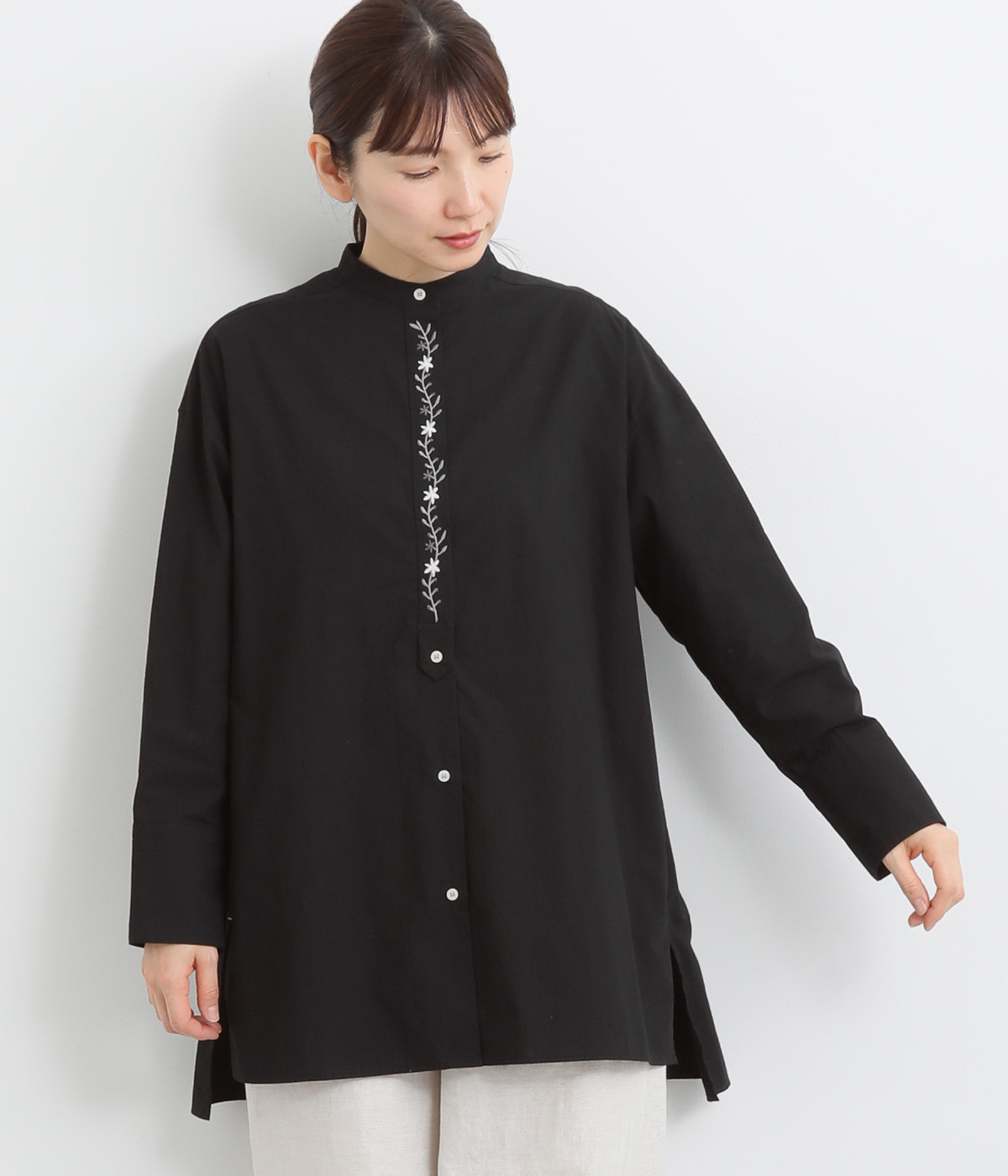 ボタニカル比翼刺繍ロングシャツ(ブラック-ONESIZE)
