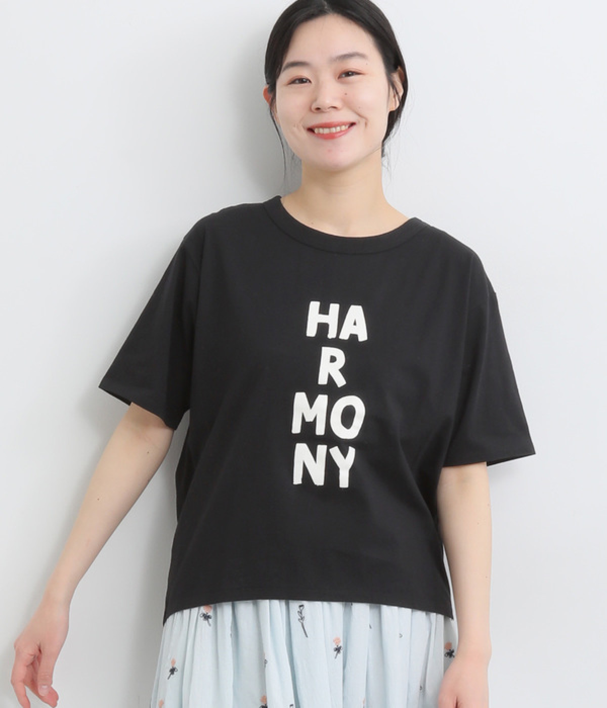 HARMONYロゴプリントTシャツ(ブラック×アイボリー-ONESIZE)