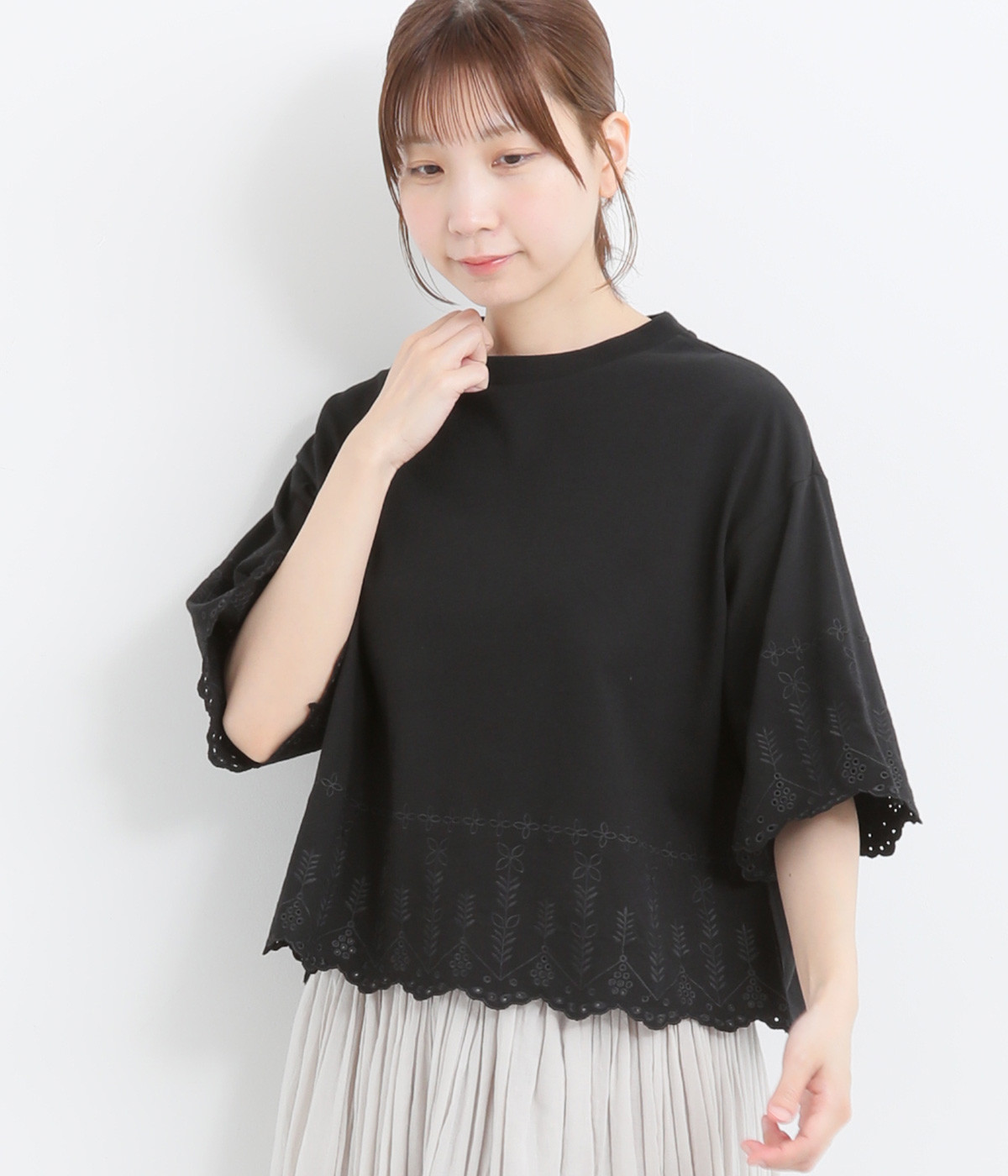 スカラップ刺繍プルオーバー(ブラック-ONESIZE)