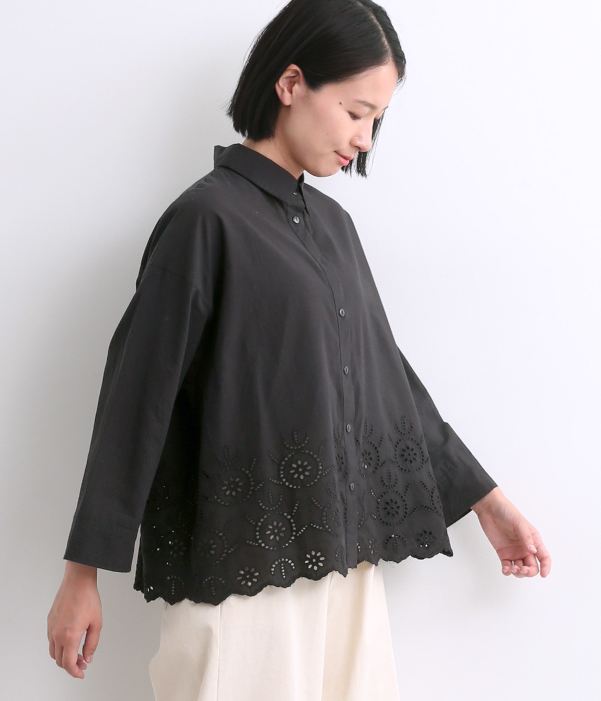 スカラップシフリー刺繍シャツ(ブラック-ONESIZE)