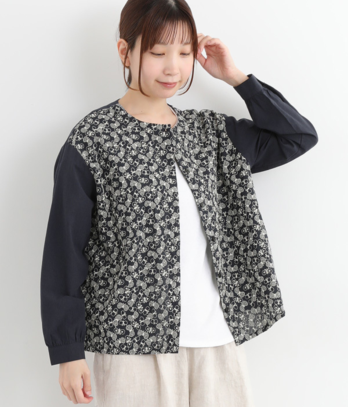 コットンちょうちょ刺繍前開きブラウス(ネイビー-ONESIZE)