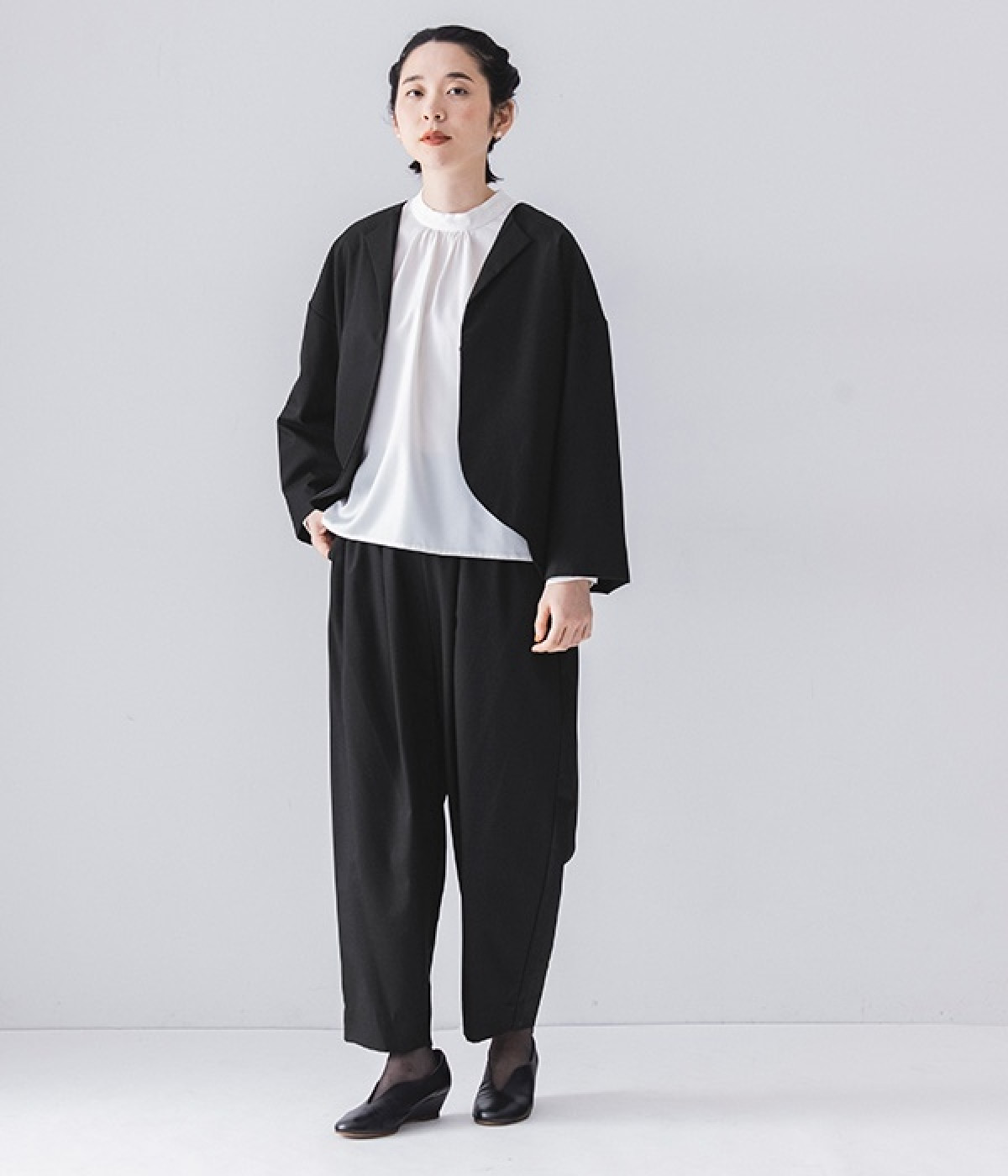 別注｜3点セット(ジャケット・ブラウス・パンツ)(ブラック/ホワイト-ONESIZE-【コラボ】)