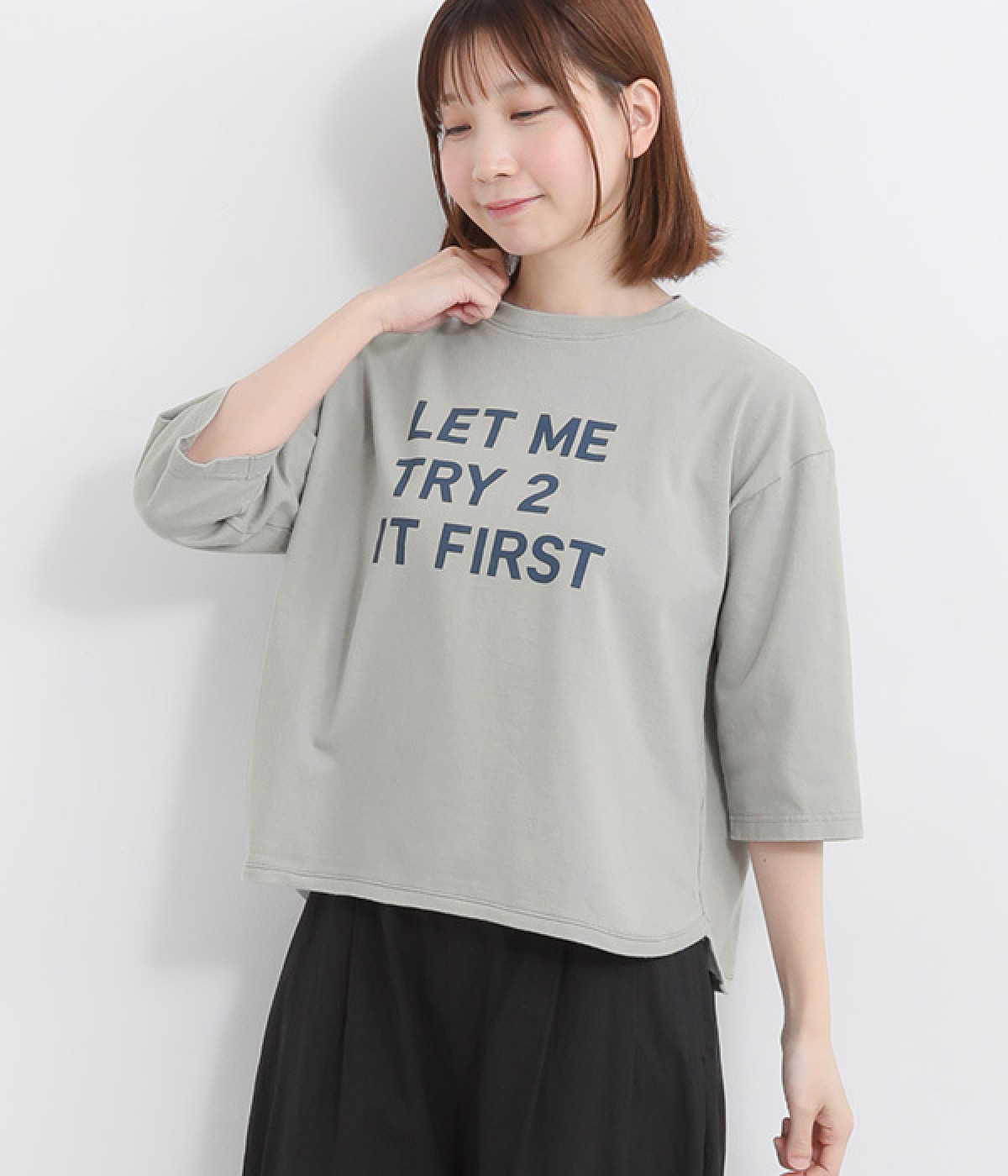 コットンBD天竺ヘムラウンドプリントTシャツ<LET ME TRY 2 IT FIRST>(グレー-ONESIZE)