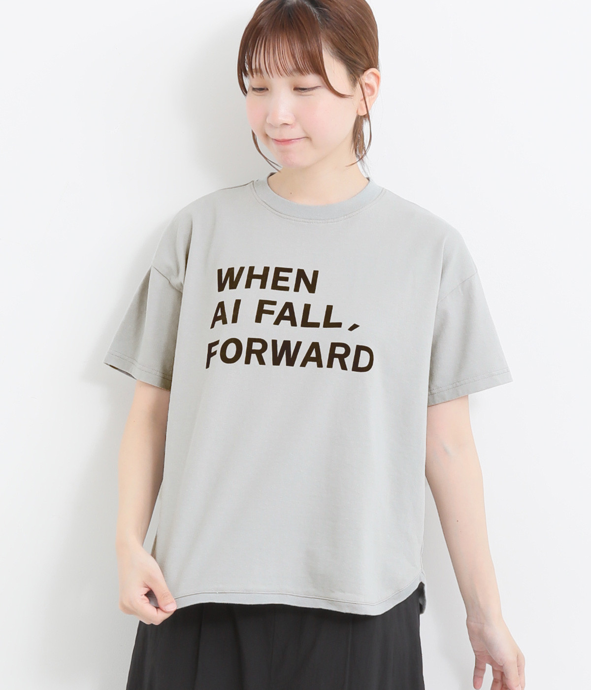 コットン天竺ヘムラウンドプリントTシャツ〈WHEN AI FALL,FORWARD〉(グレー-ONESIZE)