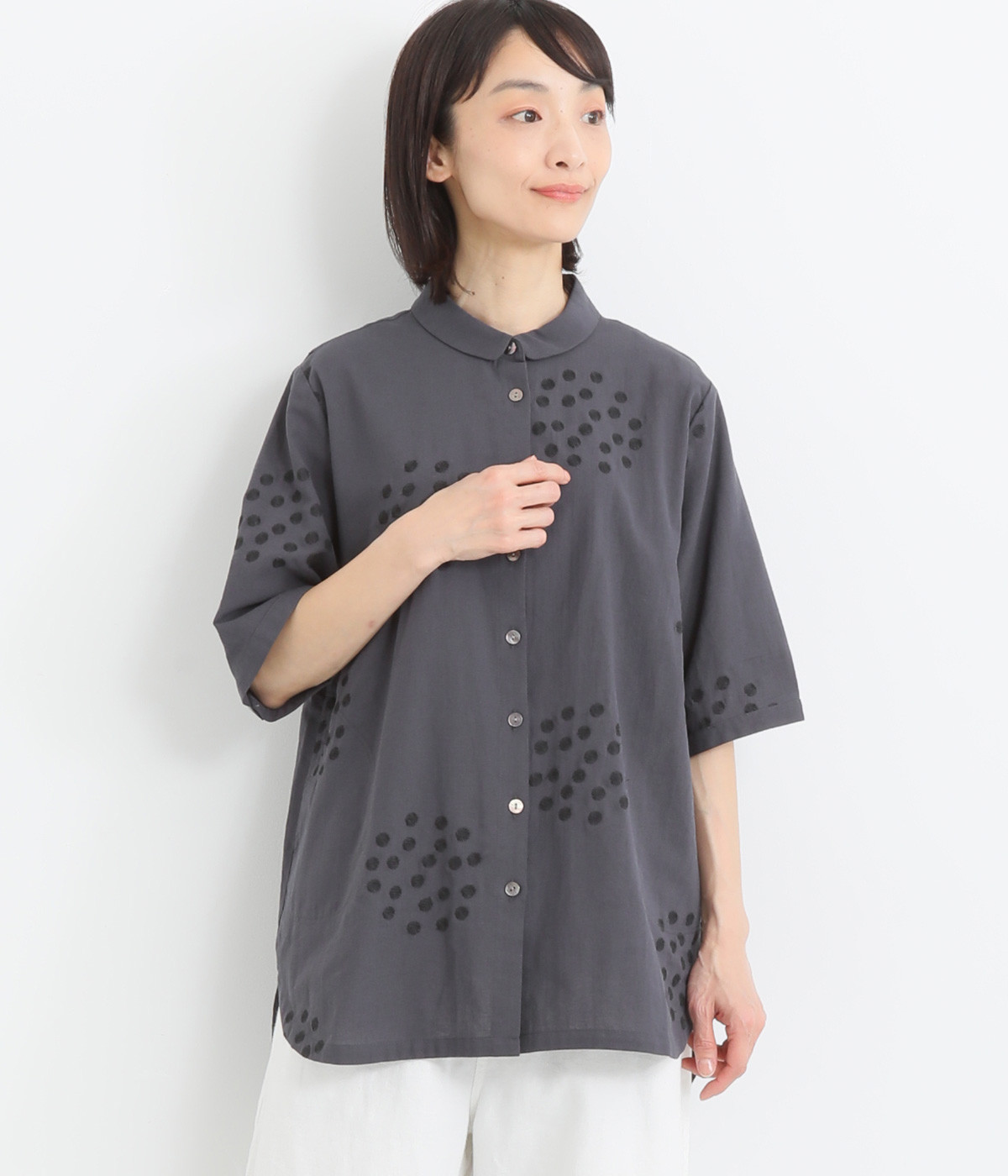 コットンリネンドット刺繍ショール襟ブラウス(チャコールグレー-ONESIZE)