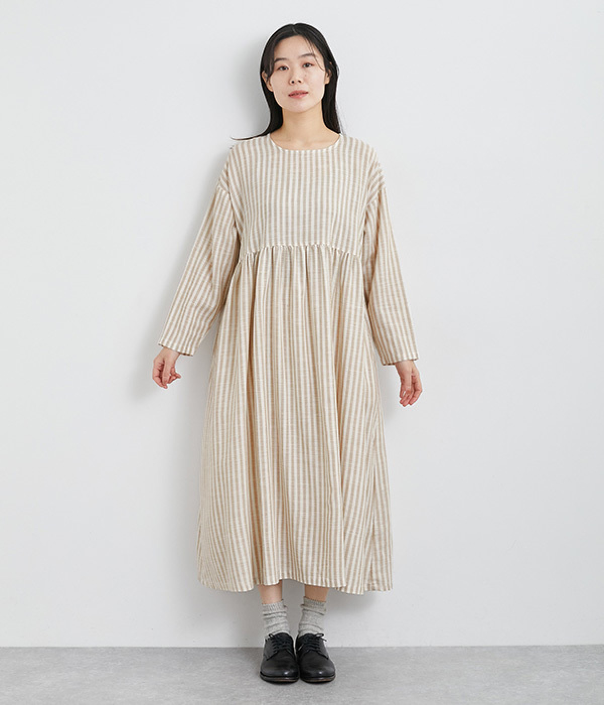 リネンレーヨンストライプギャザーワンピース(ベージュストライプ-ONESIZE)