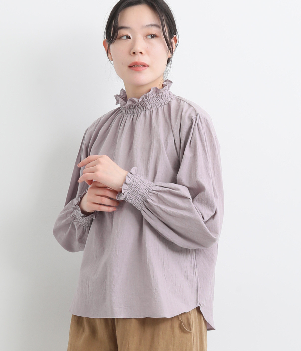 東炊きローン　シャーリングスタンドネックブラウス(アッシュパープル-ONESIZE)