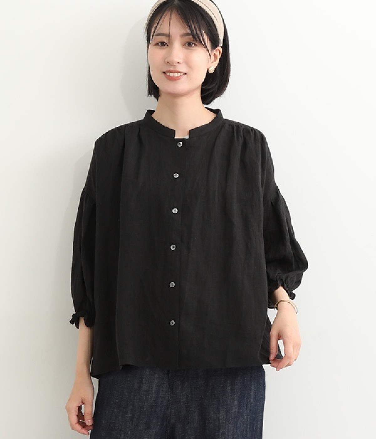 フレンチリネンスタンド襟ギャザー6分袖ブラウス(ブラック-ONESIZE)