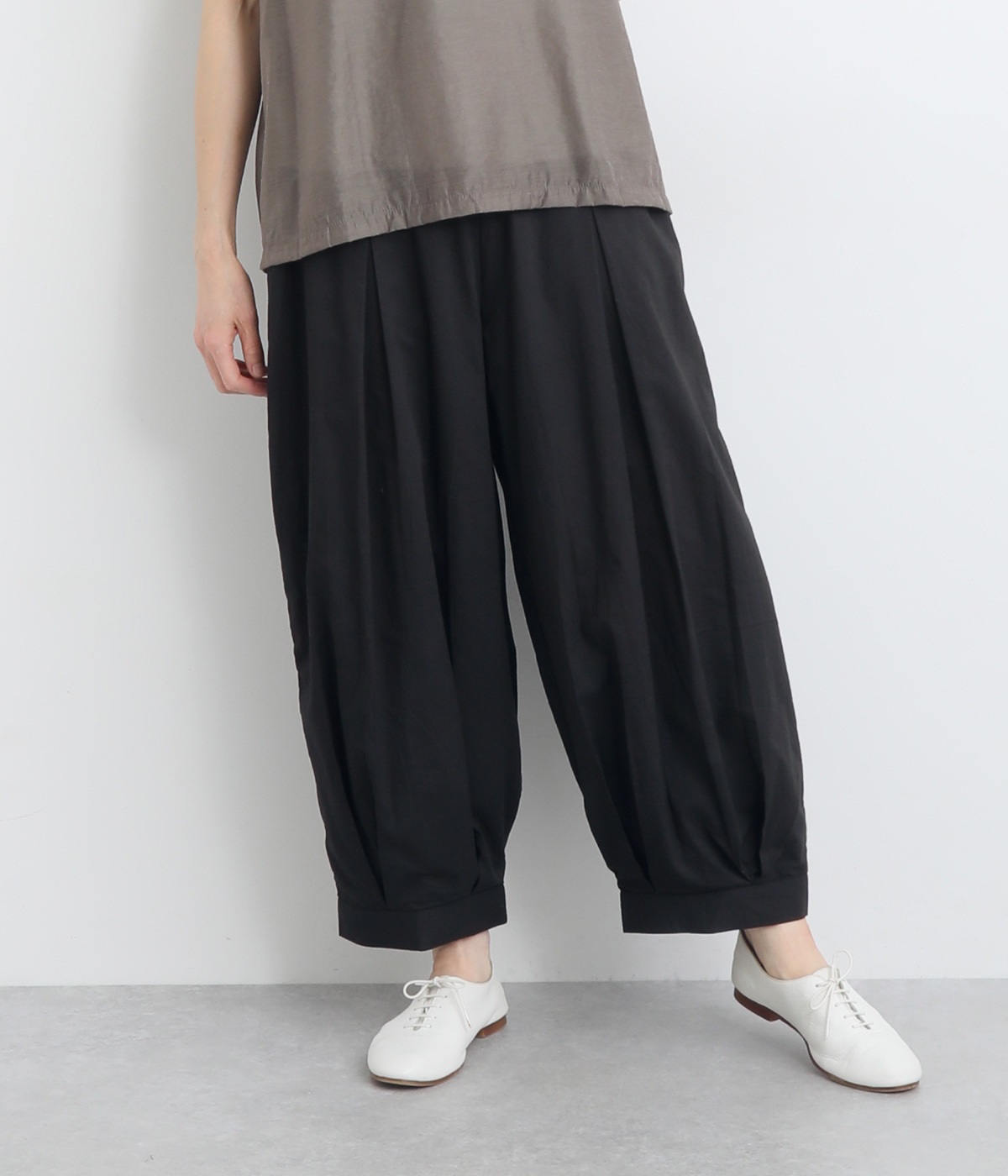 タックフレア&ピンタックバルーンシルエットパンツ(ブラック-ONESIZE)
