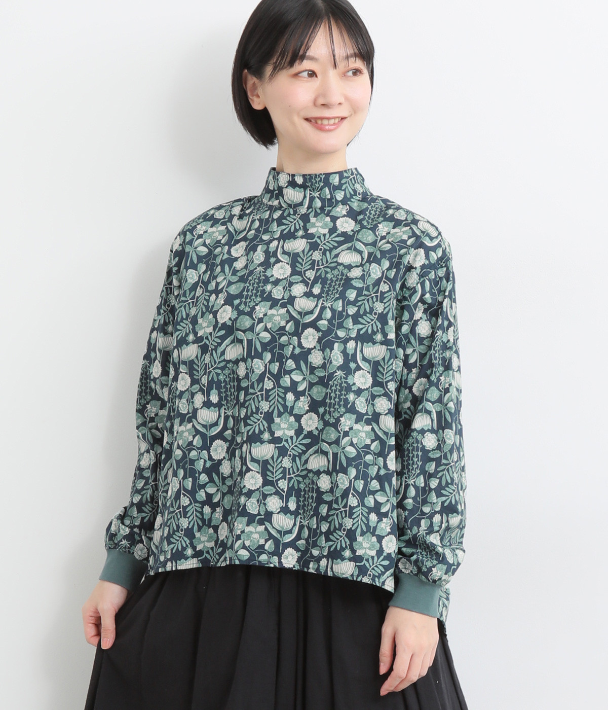 【toujours ensemble】ローンプリント柄長袖ハイネックギャザープルオーバー(ネイビー中花柄-ONESIZE)