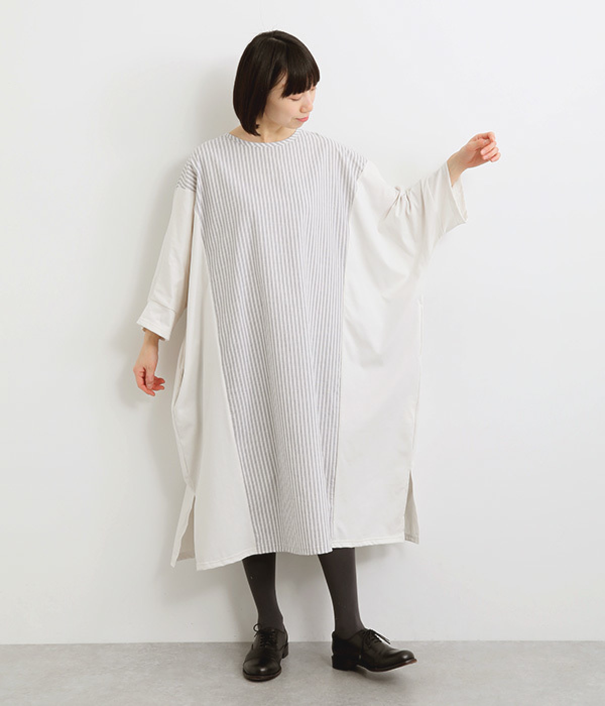 【toujours ensemble】ナチュラルウェーブポプリンストライプ8分袖切替え両前ドルマンワンピース(オフホワイト-ONESIZE)