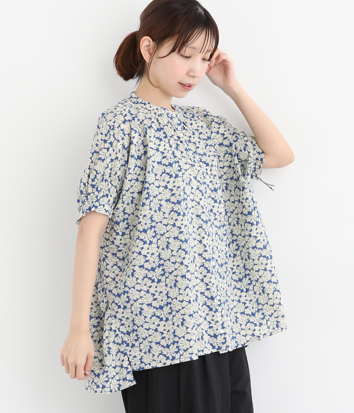 ボタニカルフラワープリントコットンロングブラウス(ブルー-ONESIZE)