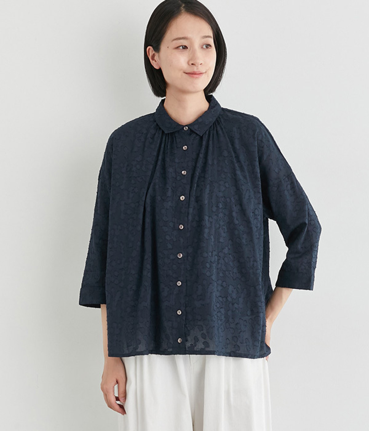 たわわに実ったnutsカットジャカードシャツブラウス(ネイビー-ONESIZE)
