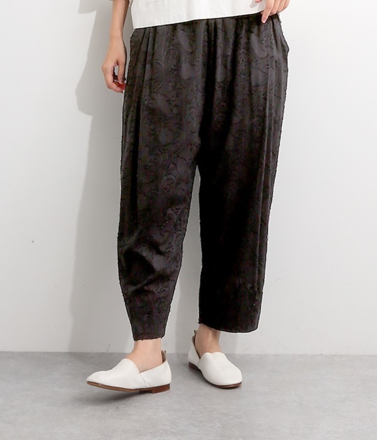 カットジャカードペイズリー　テーパードパンツ(ブラック-ONESIZE)