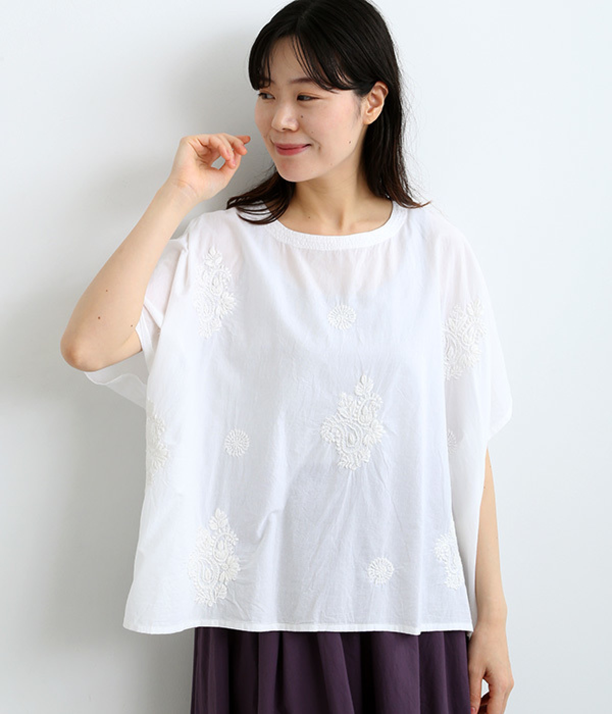 コットンボイルランダムラクノウ刺繍プルオーバー(ホワイト-ONESIZE)