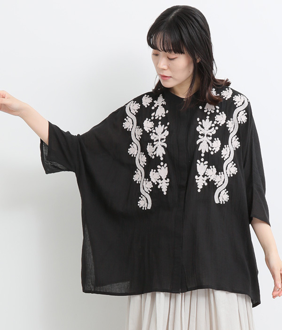 コットンアリ刺繍ピンタックブラウス(ブラック-ONESIZE)