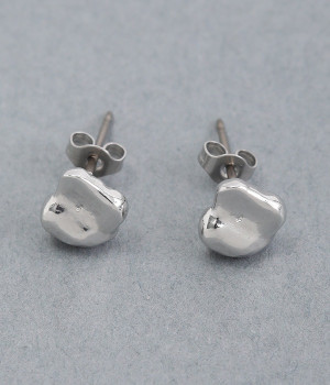 mini piece metal ピアス