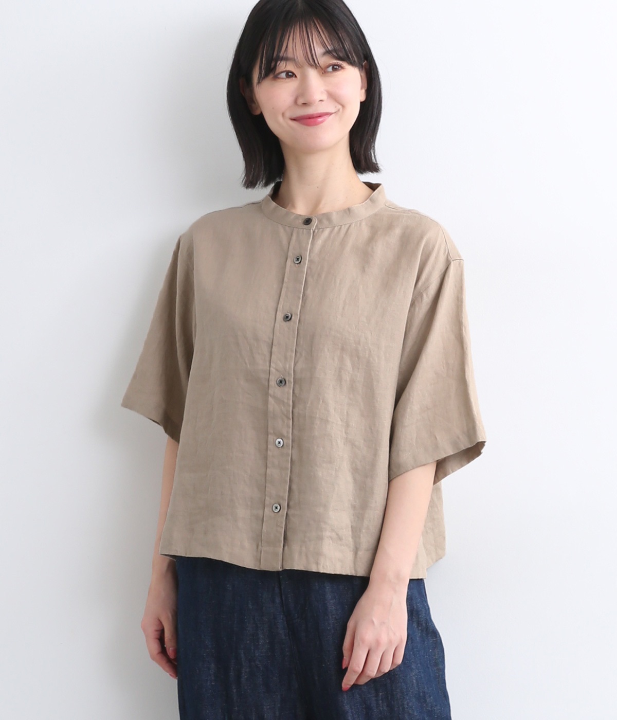 リネン無地バンドカラー裾スクエアー本貝釦半袖ブラウス(ベージュ-ONESIZE)