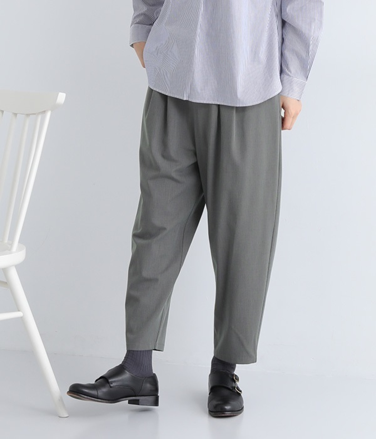 ストレッチギャバジンタックテーパードパンツ(グレー-ONESIZE)
