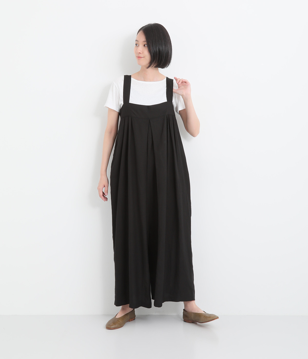 リネンレーヨン強撚平織り リネンレーヨンタックサロペット(ブラック-ONESIZE)