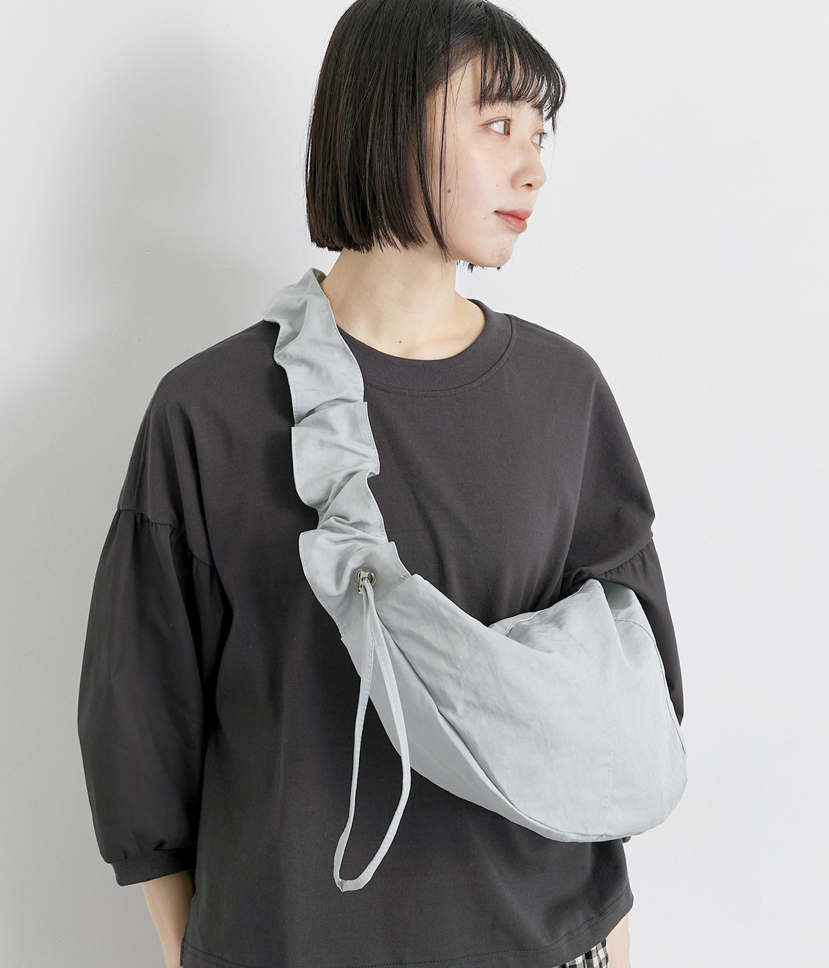 ナイロン　ギャザーショルダーバッグ(グレー-ONESIZE)