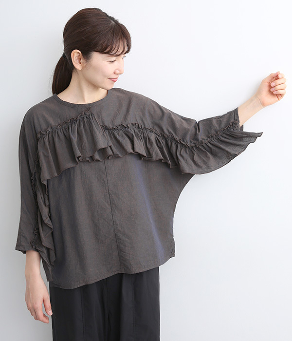 コットンレーヨンダイワッシャーボイルワンウォッシュフリルプルオーバー(ブラウン-ONESIZE)