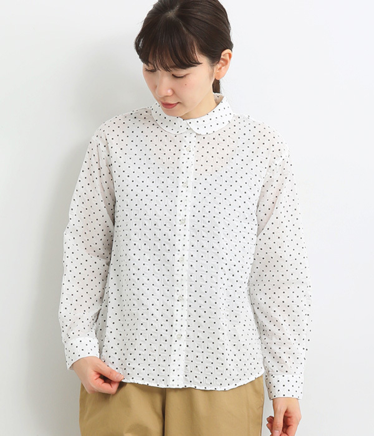 コットンローンリップルドット重ね襟裾ラウンドカットシャツ(オフホワイト-ONESIZE)
