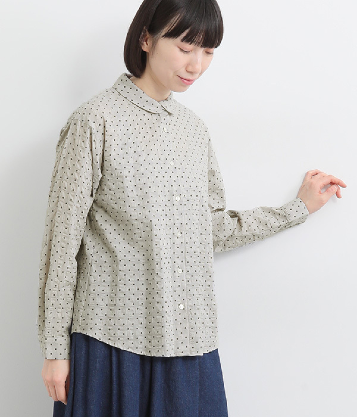 コットンローンリップルドット重ね襟裾ラウンドカットシャツ(グレー-ONESIZE)