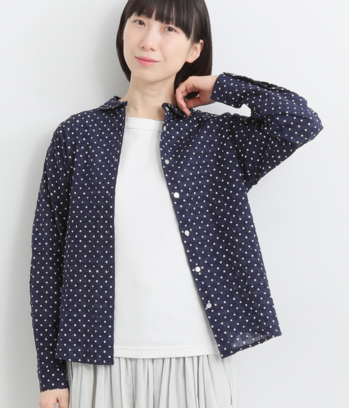 コットンローンリップルドット重ね襟裾ラウンドカットシャツ(ネイビー-ONESIZE)
