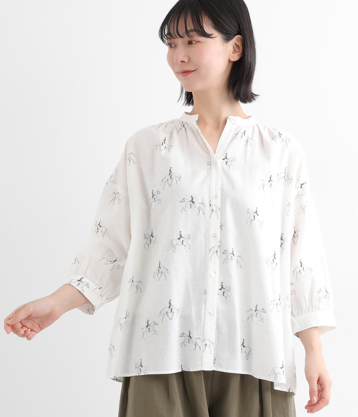 リネンコットンシーチング乗馬スキッパーブラウス(オフホワイト-ONESIZE)